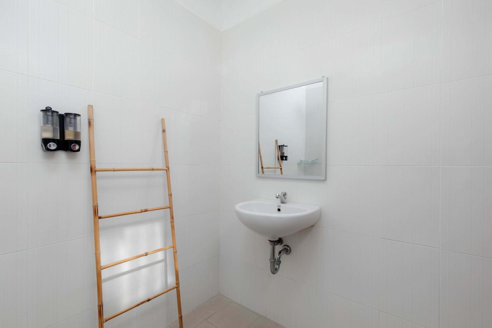 Carik Bali Guest House Canggu Exterior foto